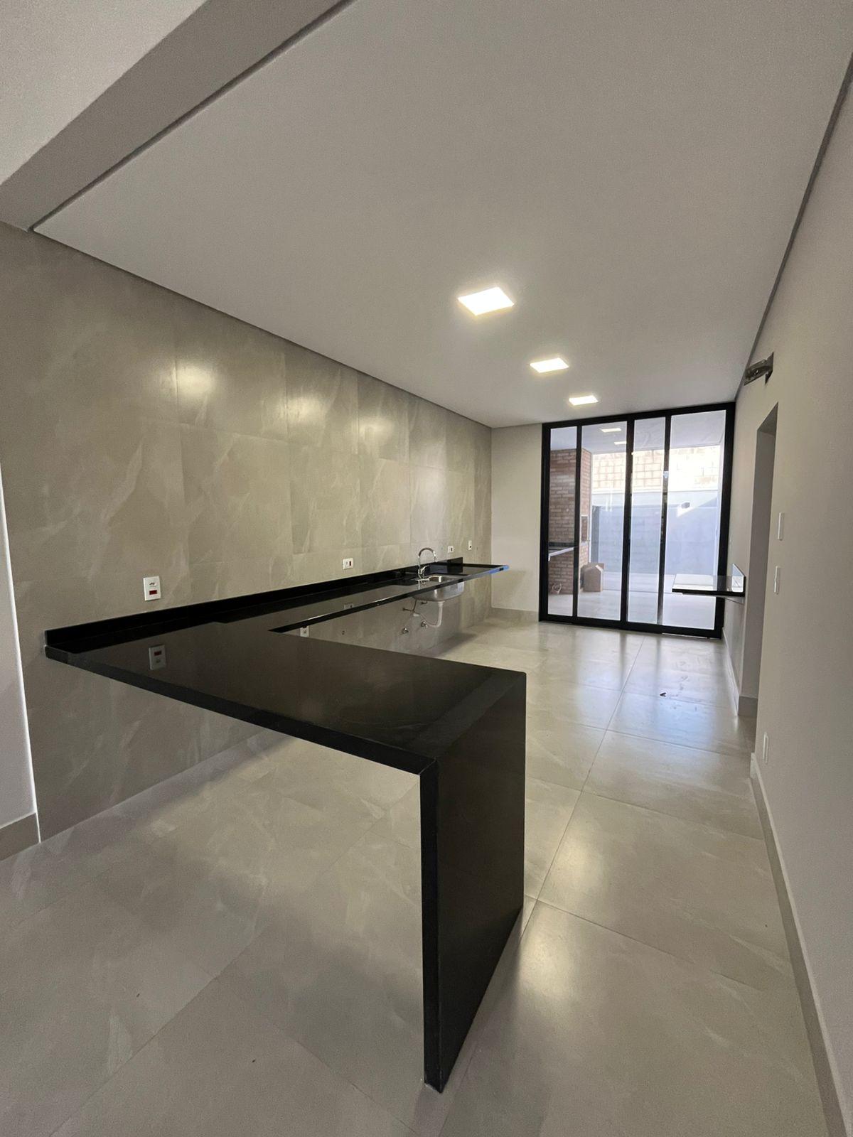 Casa nova no Residencial Mônaco com área gourmet e 3 quartos - R$ 850.000
