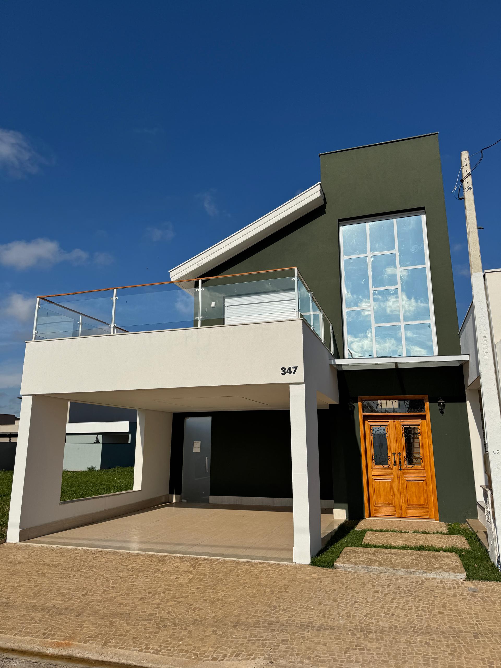 Casa no Residencial Ágape moderno com piscina e garagem